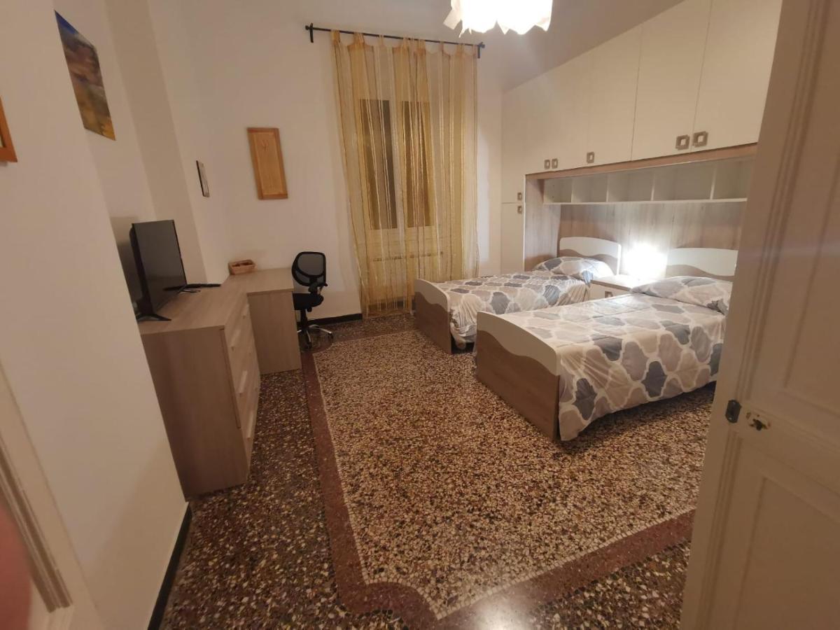 Wow Home - 175 Mq - Posteggio Privato - Davanti Porto Traghetti - Fino A 10 Posti Letto Gênes Extérieur photo