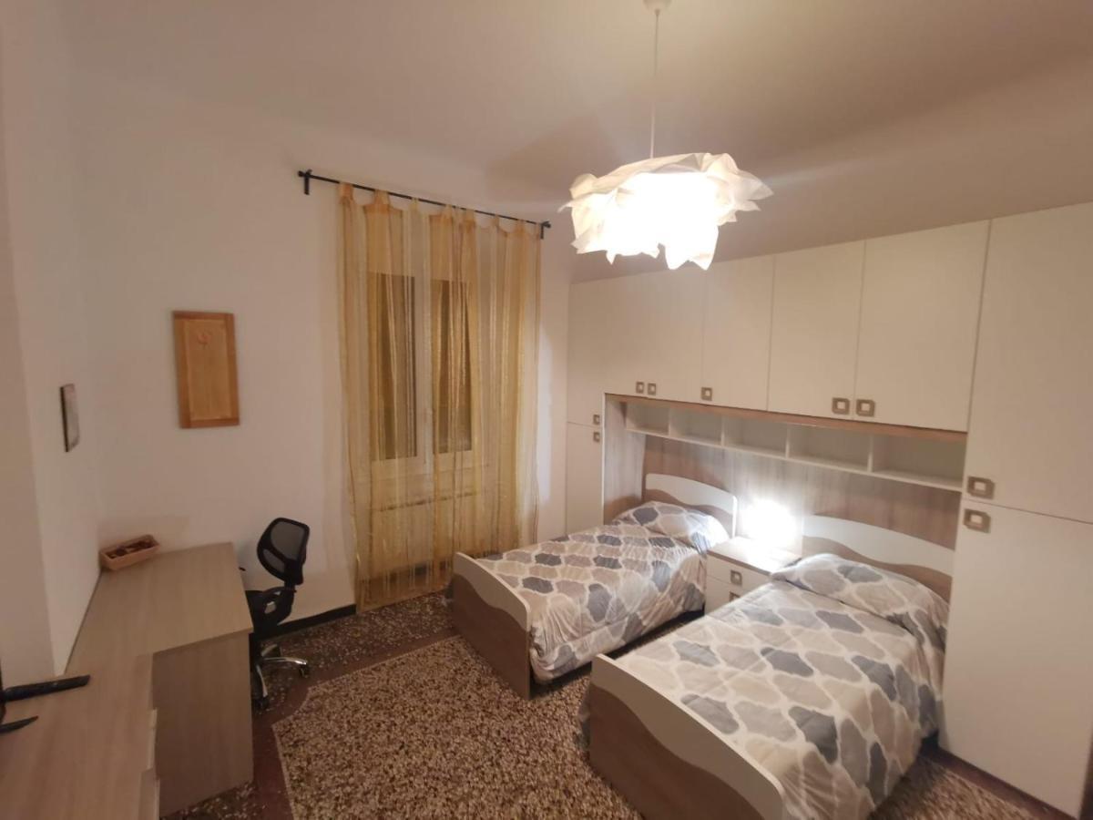 Wow Home - 175 Mq - Posteggio Privato - Davanti Porto Traghetti - Fino A 10 Posti Letto Gênes Extérieur photo