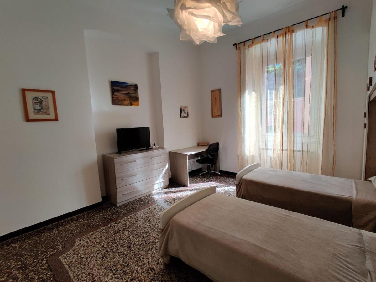 Wow Home - 175 Mq - Posteggio Privato - Davanti Porto Traghetti - Fino A 10 Posti Letto Gênes Extérieur photo