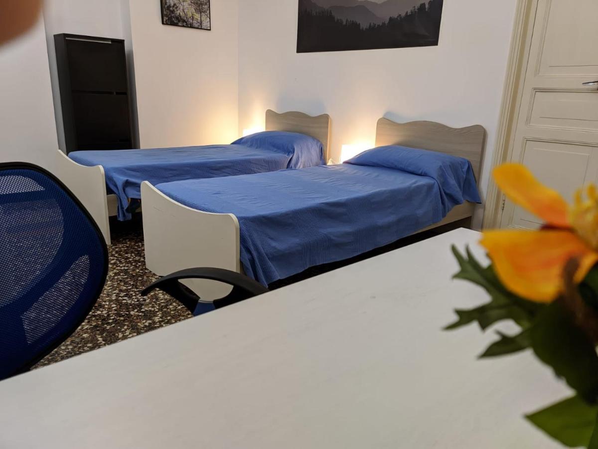 Wow Home - 175 Mq - Posteggio Privato - Davanti Porto Traghetti - Fino A 10 Posti Letto Gênes Extérieur photo