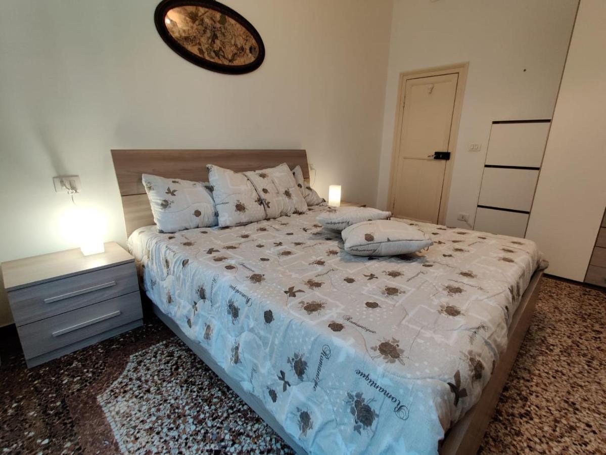 Wow Home - 175 Mq - Posteggio Privato - Davanti Porto Traghetti - Fino A 10 Posti Letto Gênes Extérieur photo