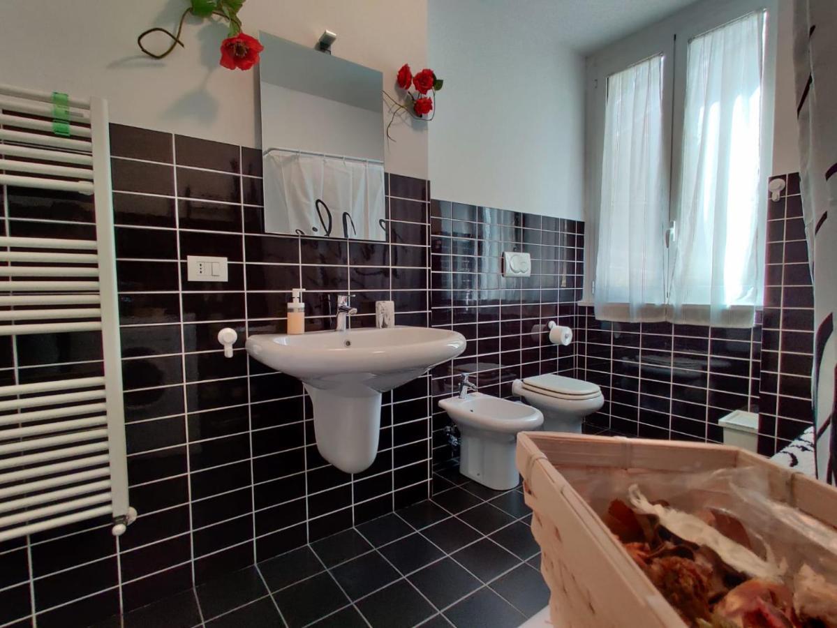 Wow Home - 175 Mq - Posteggio Privato - Davanti Porto Traghetti - Fino A 10 Posti Letto Gênes Extérieur photo