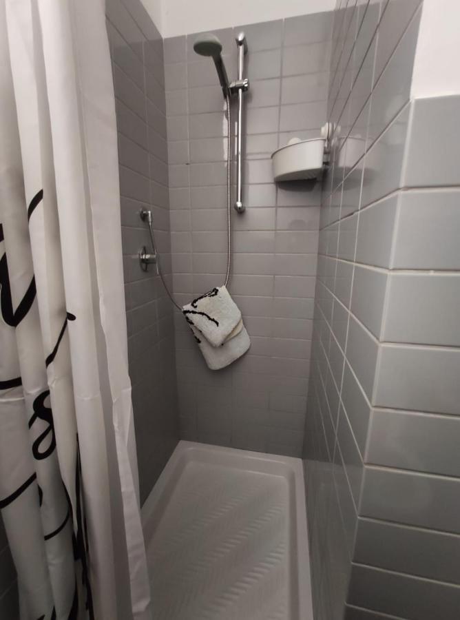 Wow Home - 175 Mq - Posteggio Privato - Davanti Porto Traghetti - Fino A 10 Posti Letto Gênes Extérieur photo