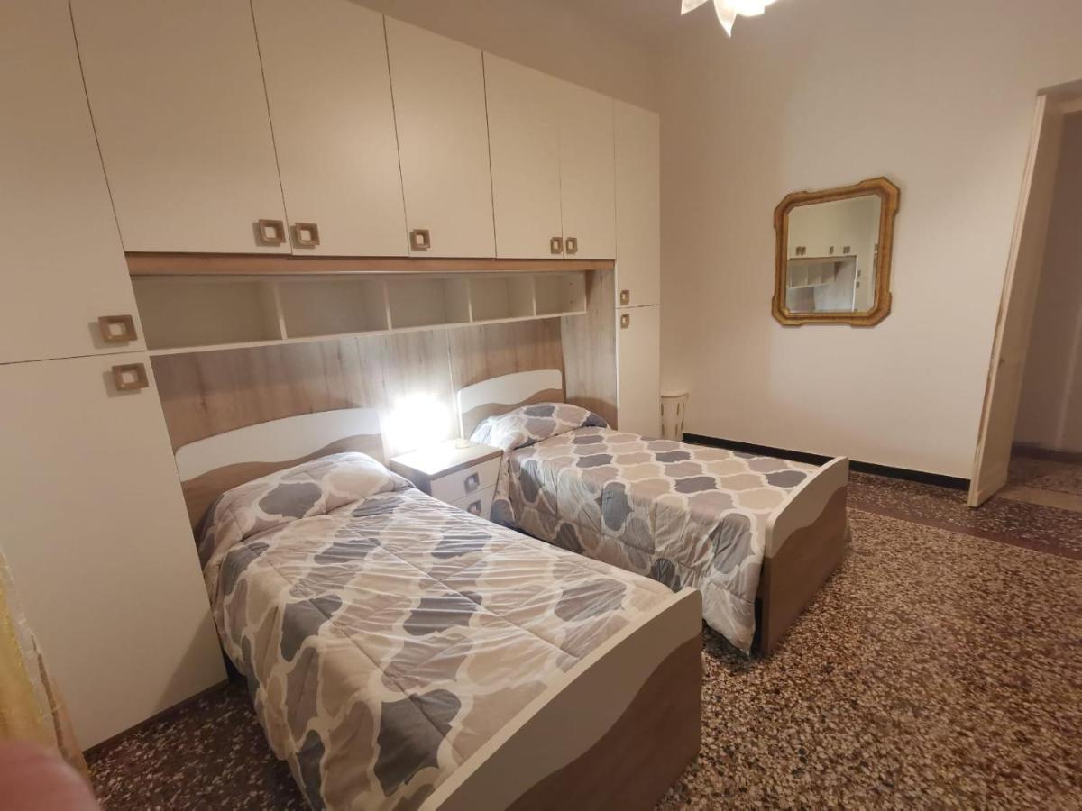Wow Home - 175 Mq - Posteggio Privato - Davanti Porto Traghetti - Fino A 10 Posti Letto Gênes Extérieur photo